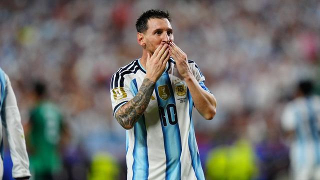 Lionel Messi'den
