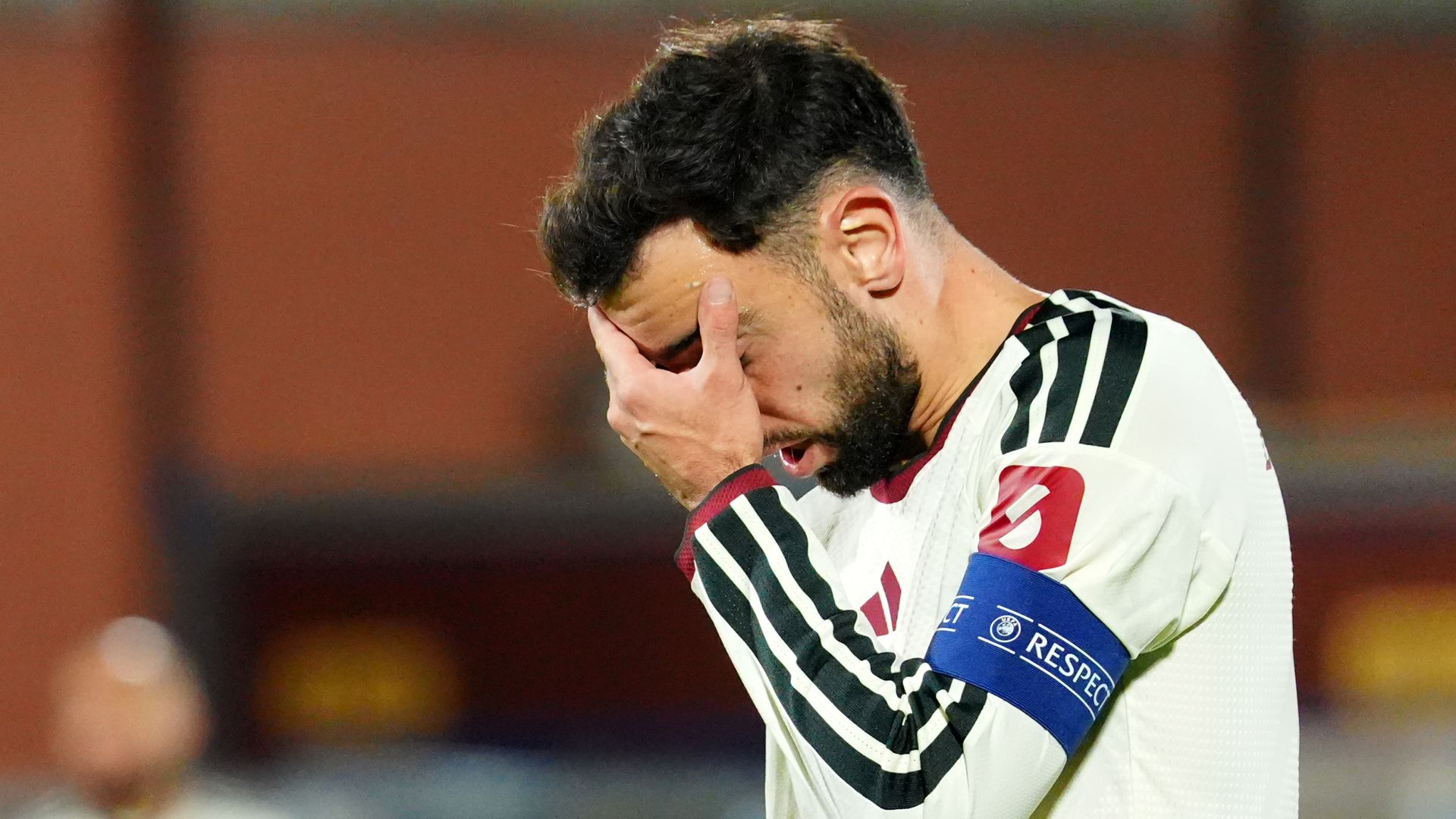Carragher’dan Fernandes’e Sert Eleştiri: “Disgraceful!